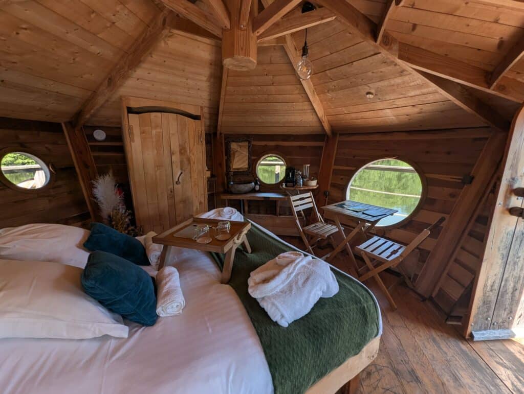 coucooo cabane, cabanes insolite proche alsace. où dormir dans une cabane dans les arbres, dormir dans une cabane sur l'eau. joncherey. cabane franche comté. cabane insolite. nuit insolite en amoureux en pleine nature. dormir dans la nature. expérience insolite, hébergement insolite-crédit photo Marie Laure Furst Muller