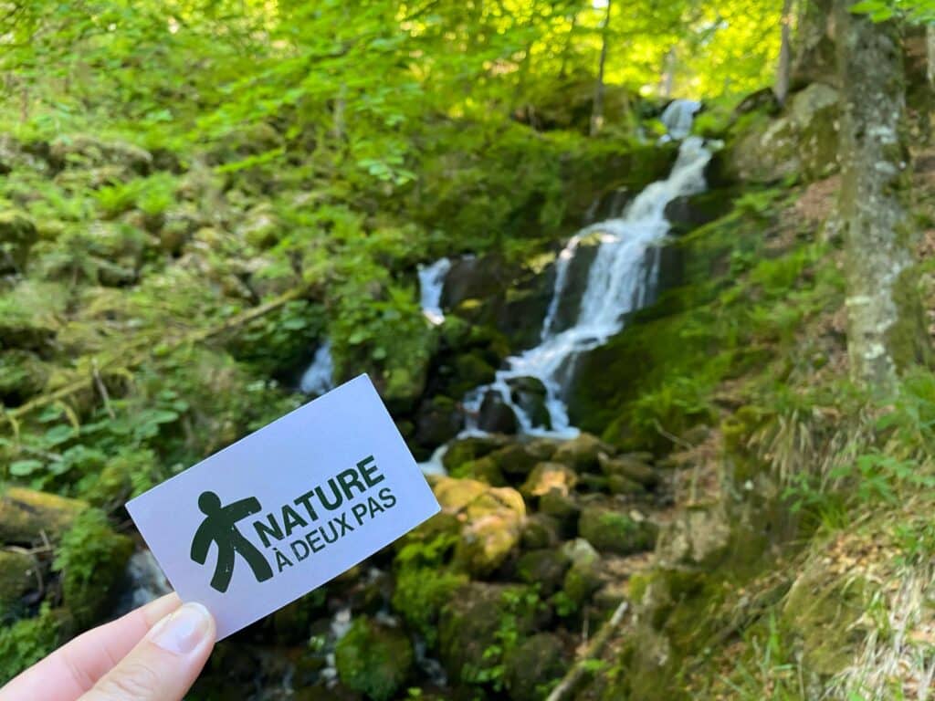 Cascade de la Serva dans les Vosges alsaciennes près du Champ du Feu. se rafraichir en alsace. cascade proche strasbourg - credit photo Anaïse Mazzanti