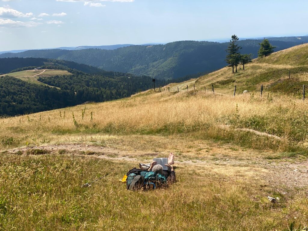 Randonnée familiale du Hohneck depuis le col de la Schlucht avec vue sur les Hautes Vosges en Alsace.