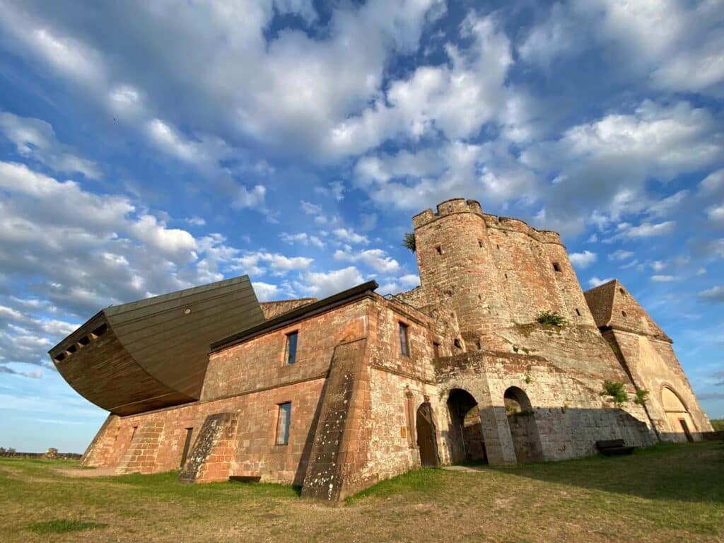 Anaïse Mazzanti fondatrice de Nature à deux pas au Château de Lichtenberg perché au cœur des Vosges du Nord en Alsace