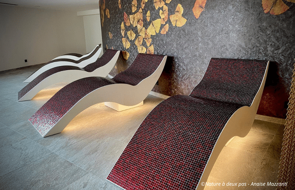 Fauteuils chauffants pour une détente maximale au Royal Palace Hôtel et Spa de Kirrwiller. Un nouveau spa à faire en Alsace.