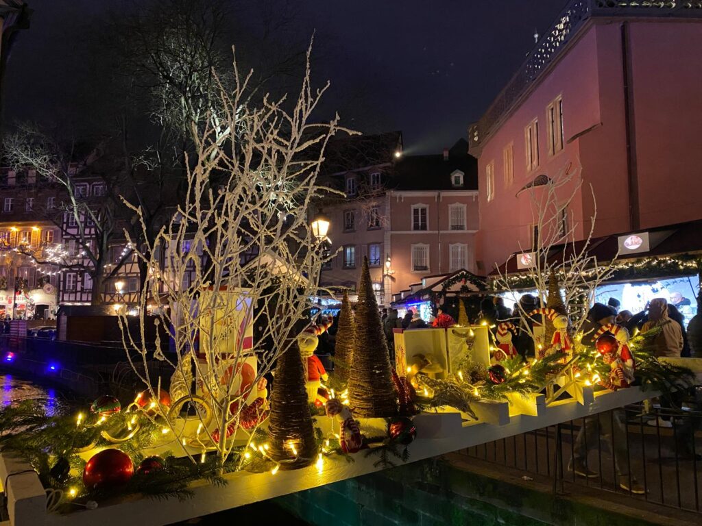 Nocturne au marché de noël de colmar en alsace - nature à deux pas ©Anaïse Mazzanti