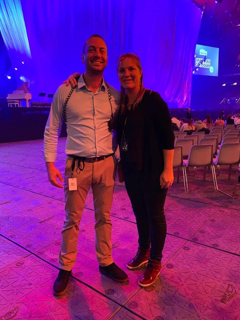 Guillaume Gein de G1 prod Disney en Concert et Anaïse Mazzanti Nature à deux pas lors du concert des 100 ans de Disney à Paris