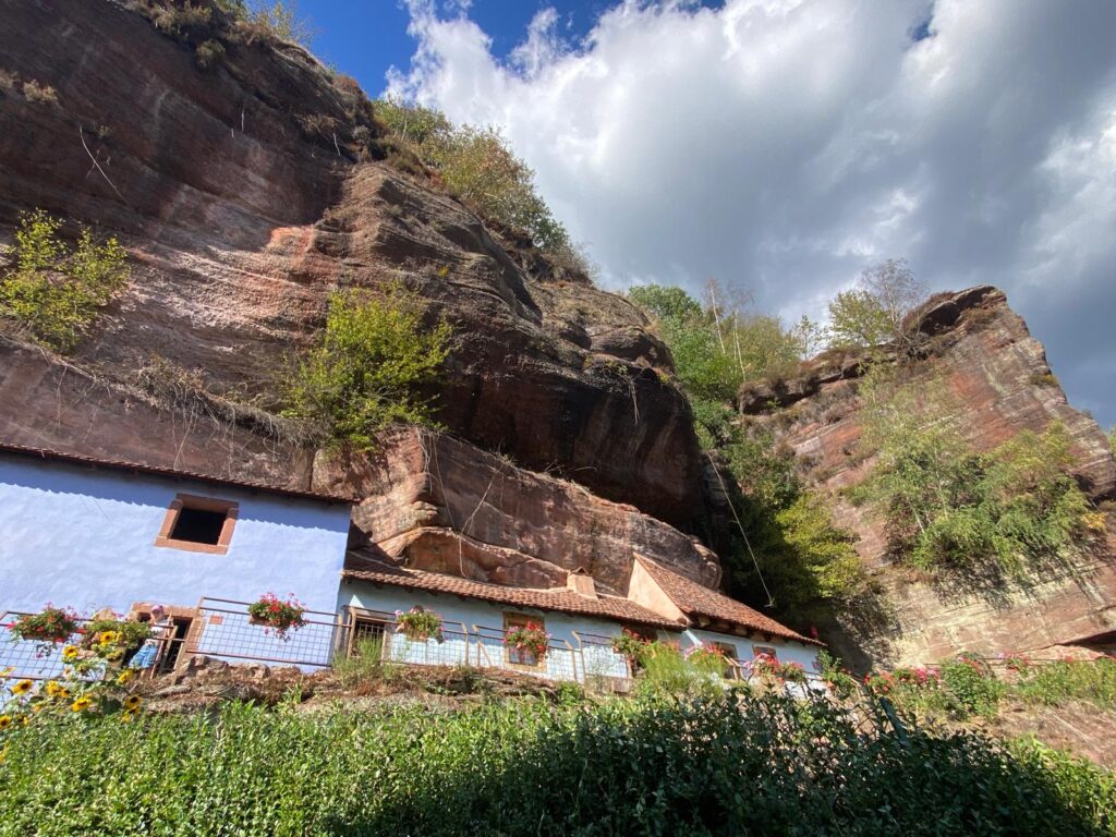 Les maisons des rochers à Graufthal en Alsace - troglodytes